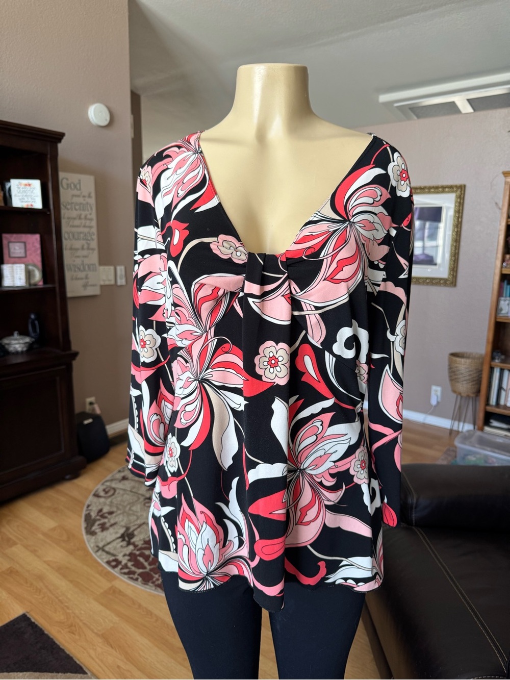 Boutique black floral V-neck 3/4 sleeves blouse-size XL